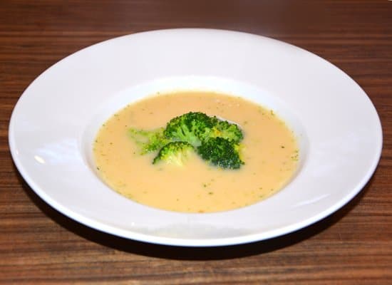 Broccoli Suppe - Gesund, einfach und schnell zubereitet