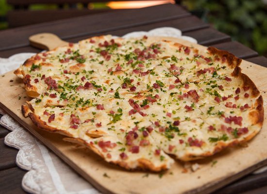 Elsässischer Flammkuchen - ein französisches Spezialitäten Rezept