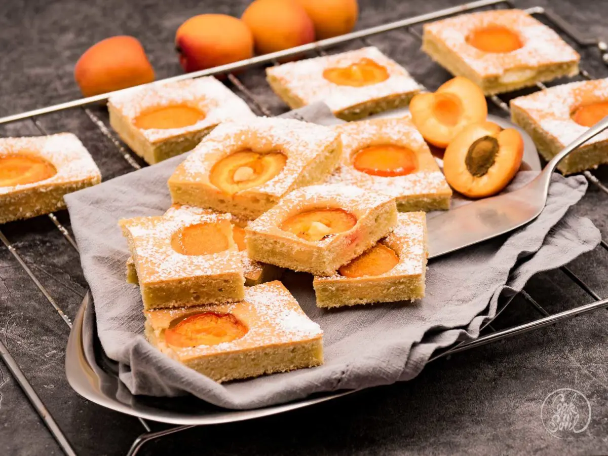 Aprikosenkuchen, saisonaler Kuchen vom Blech | cooknsoul.de