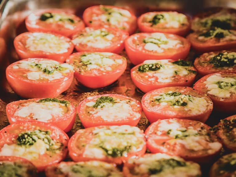 Gebackene Tomaten mit Kräutern und Parmesan | cooknsoul.de