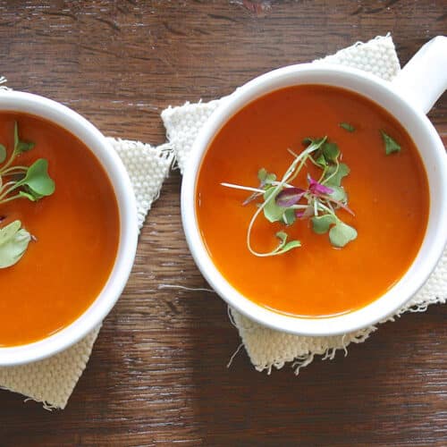 Suppe mit Tomaten