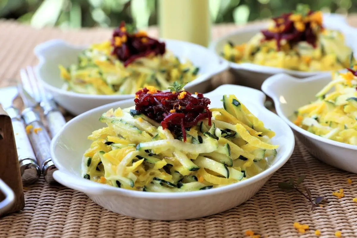 Zucchini Salat - mit gelben Möhren und Apfel | cooknsoul.de