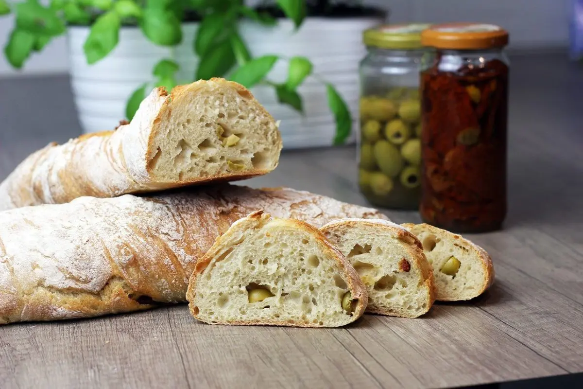 Olivenbrot - frisch und selbst gebacken mit viel Aroma | cooknsoul.de