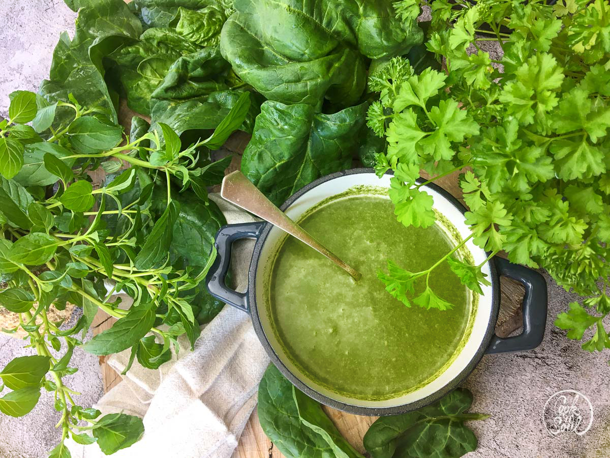grüne Suppe Gartenkräuter